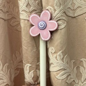 Pottery Barn Cute pink and purple flower curtain rod